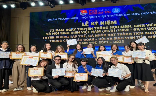 🎉🎉 Lễ kỷ niệm Ngày truyền thống HSSV và Hội Sinh Viên Việt Nam Khen thưởng và trao học bổng, tuyên dương sinh viên 5 tốt năm học 2021-2022 🎉🎉
